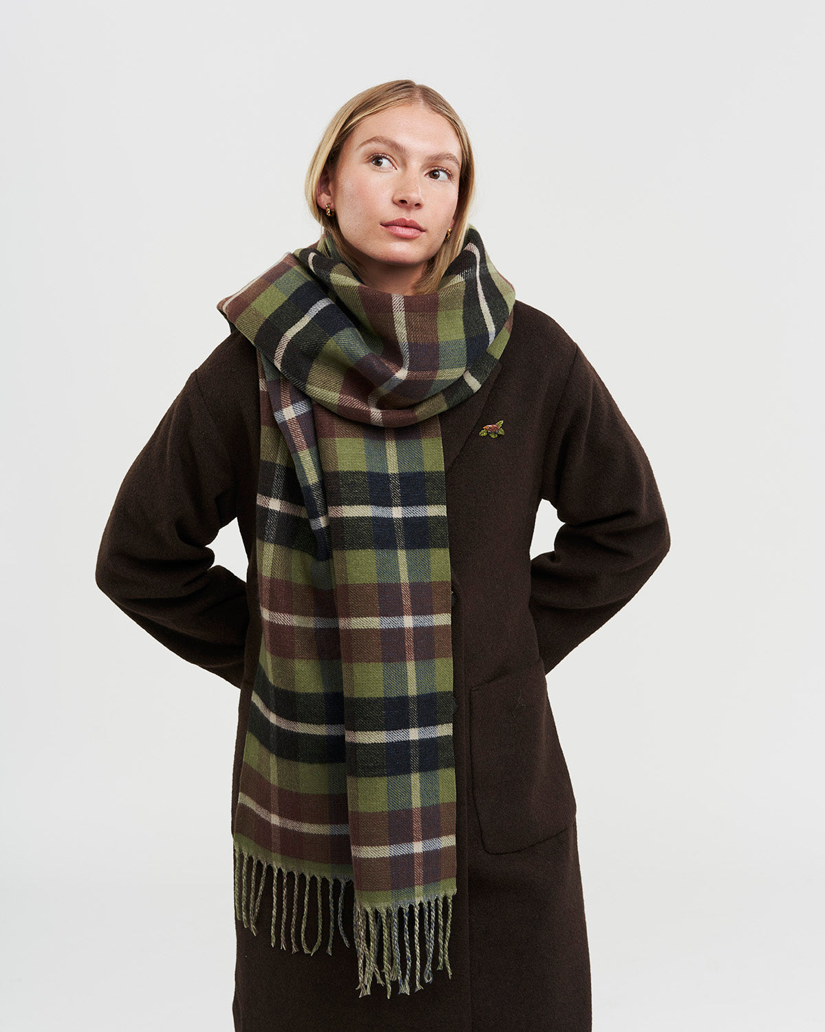 fable-england-woodland-check-jacquard-schal-khaki image 2