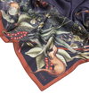 fable-england-wolf-garden-schal-quadratisch-navy-recycling-polyester image 4