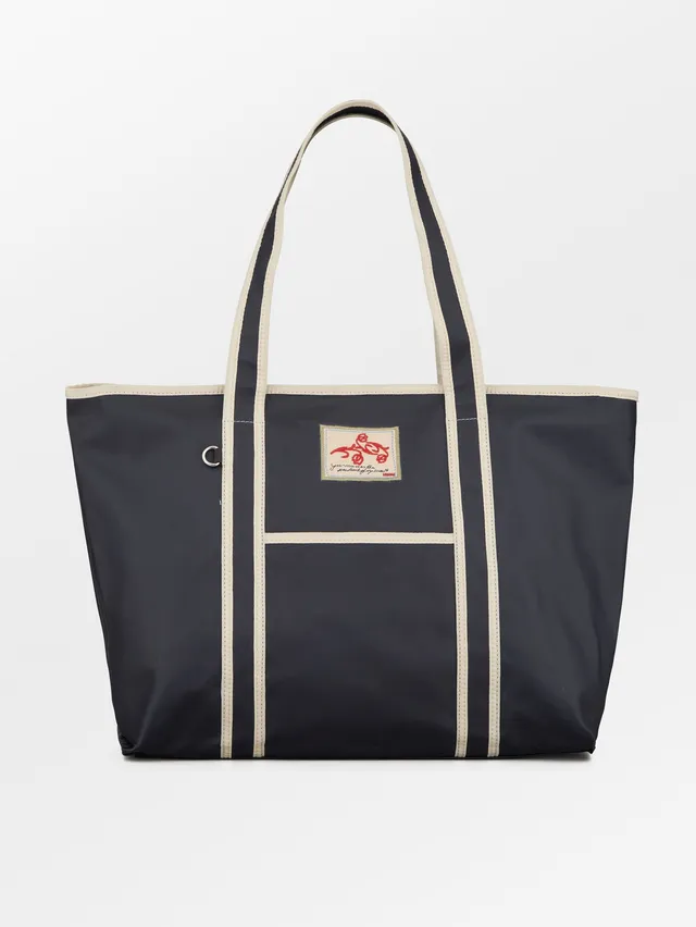 becks-ndergaard-aubrey-bag-shopper-navy-laptop-40x34 image 1