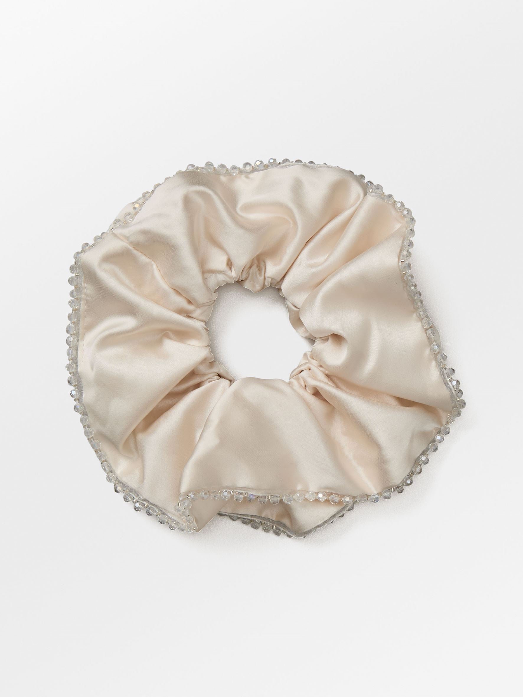 becks-ndergaard-luster-bead-scrunchie-haargummi-birch-white-perlen image 1