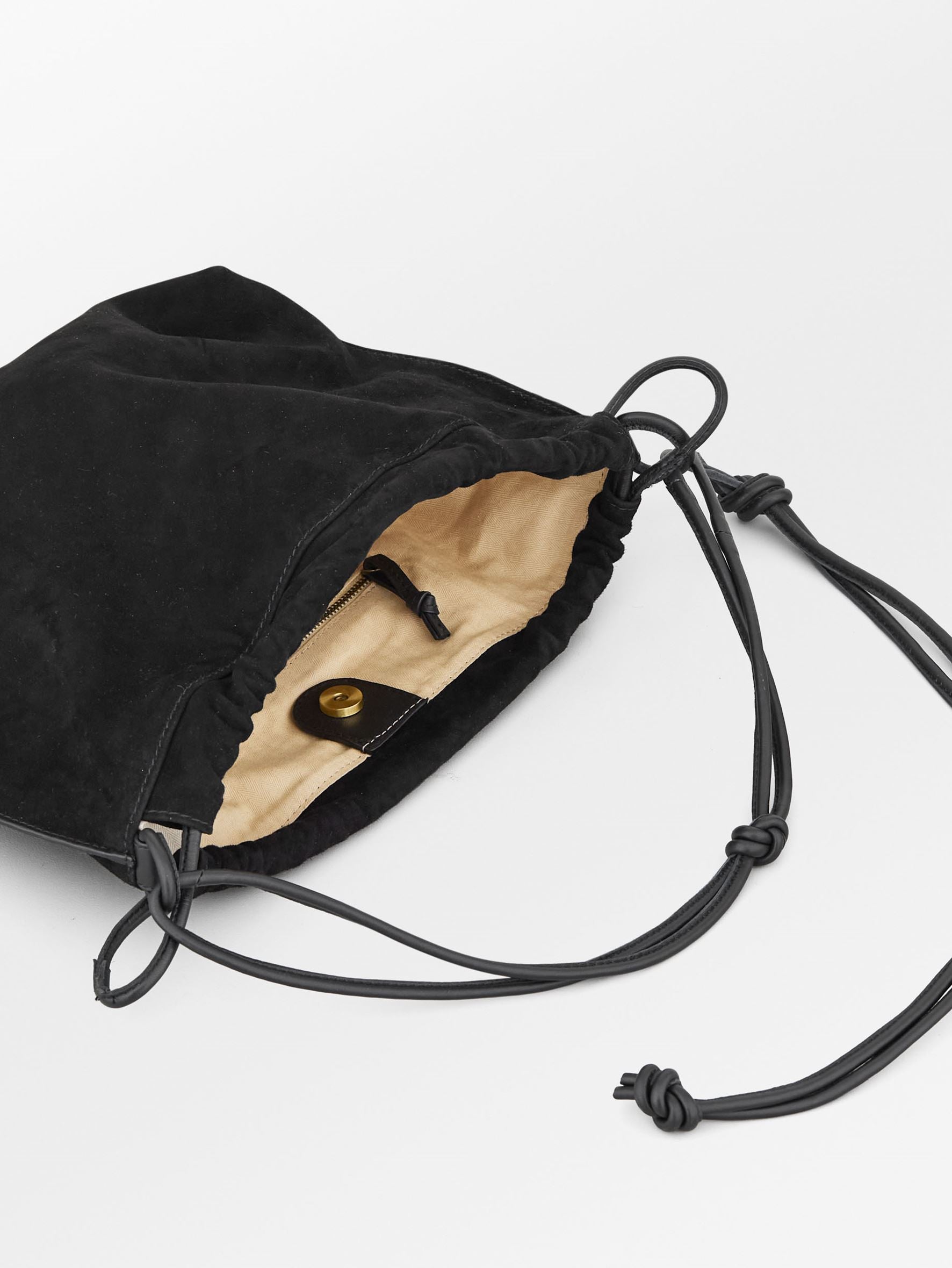 becks-ndergaard-suede-giana-tasche-schwarz-30x24 image 3