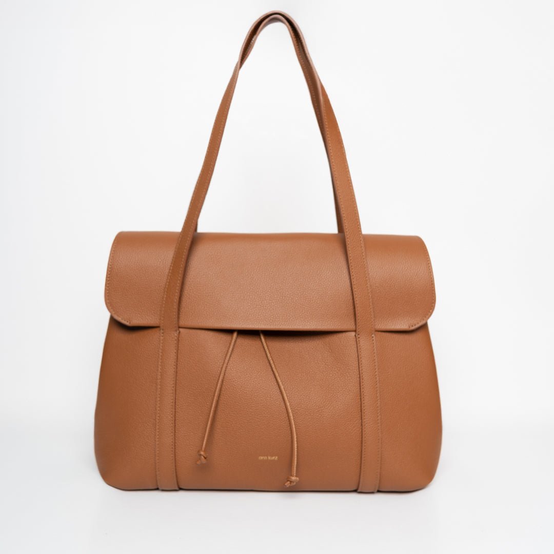 ann-kurz-the-greatest-shopper-shopper-grain-leather-brown-laptop image 1