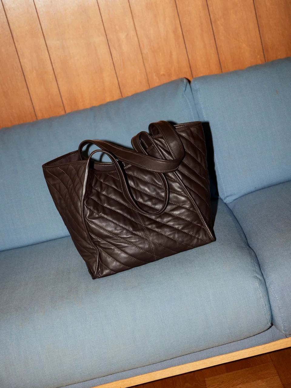 becks-ndergaard-quilla-laurel-tote-bag-chocolate-torte image 1