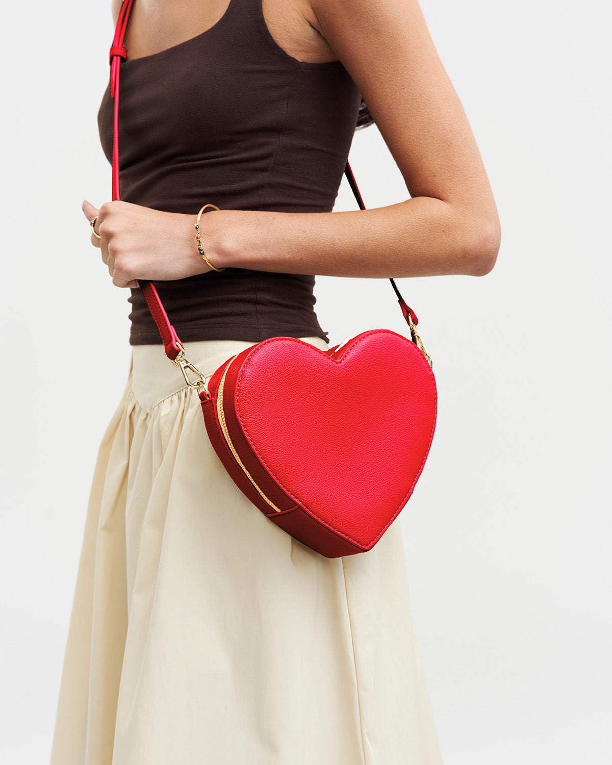 fable-england-penelope-herz-tasche-rot-crossbody image 2