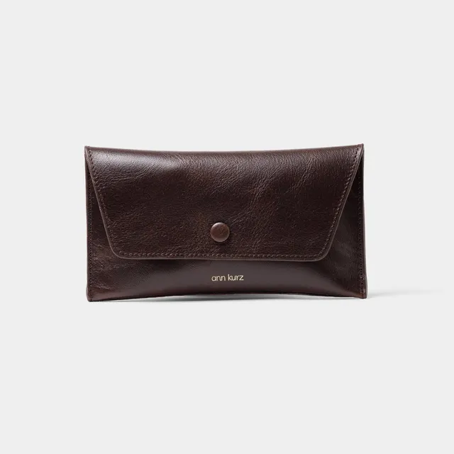 ann-kurz-pretty-envelope-geldb-rse-shiny-nappa-mocha-leder image 1