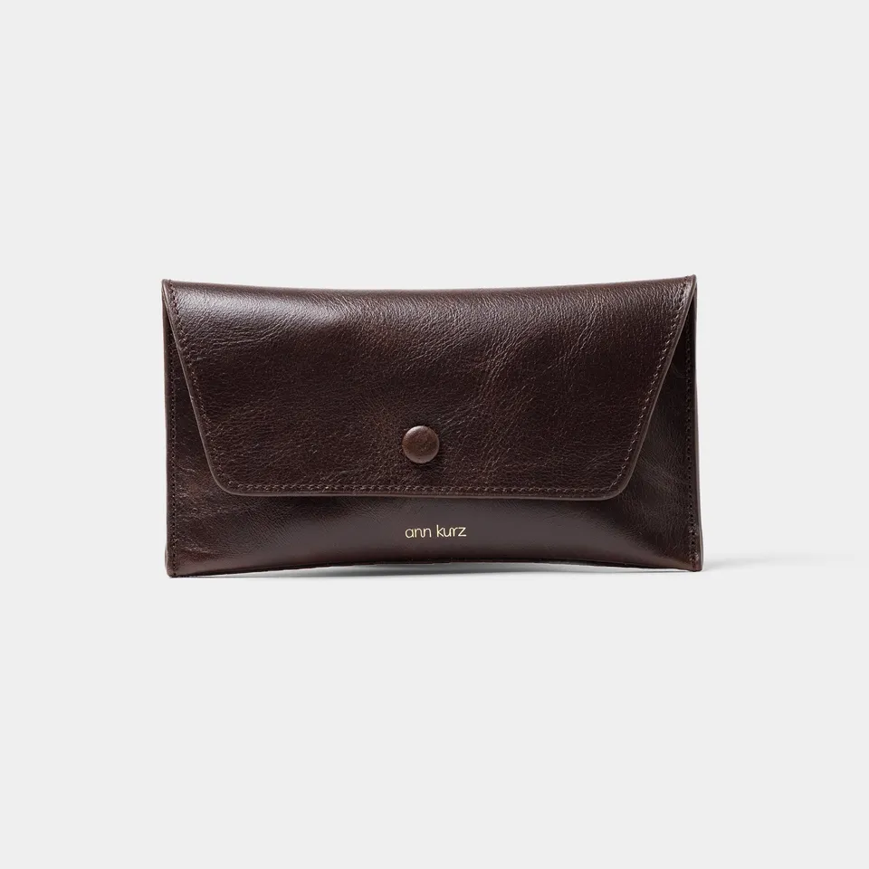 ann-kurz-pretty-envelope-geldb-rse-shiny-nappa-mocha-leder image 1
