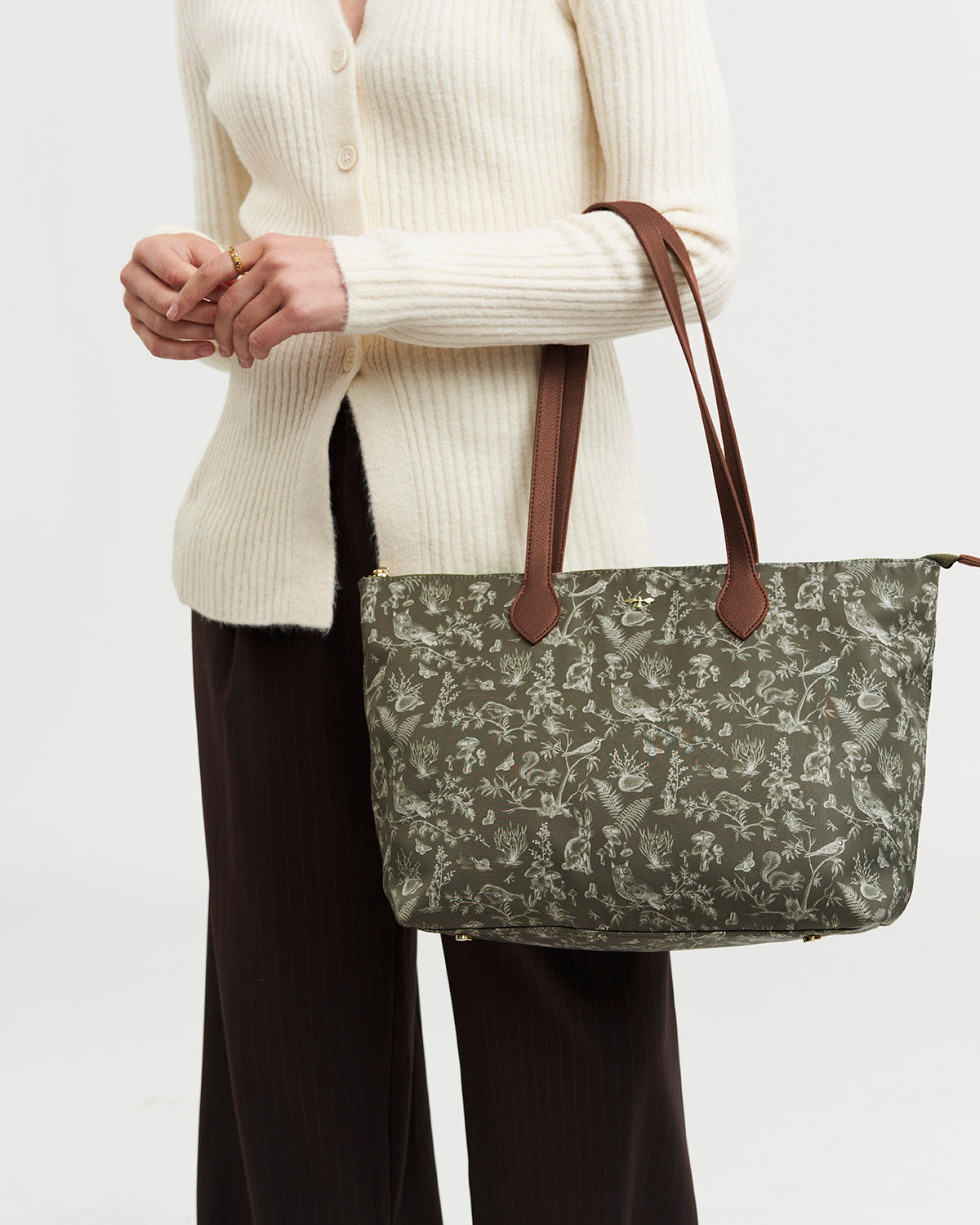 fable-england-edith-orla-tote-shopper-khaki-laptop-16 image 2