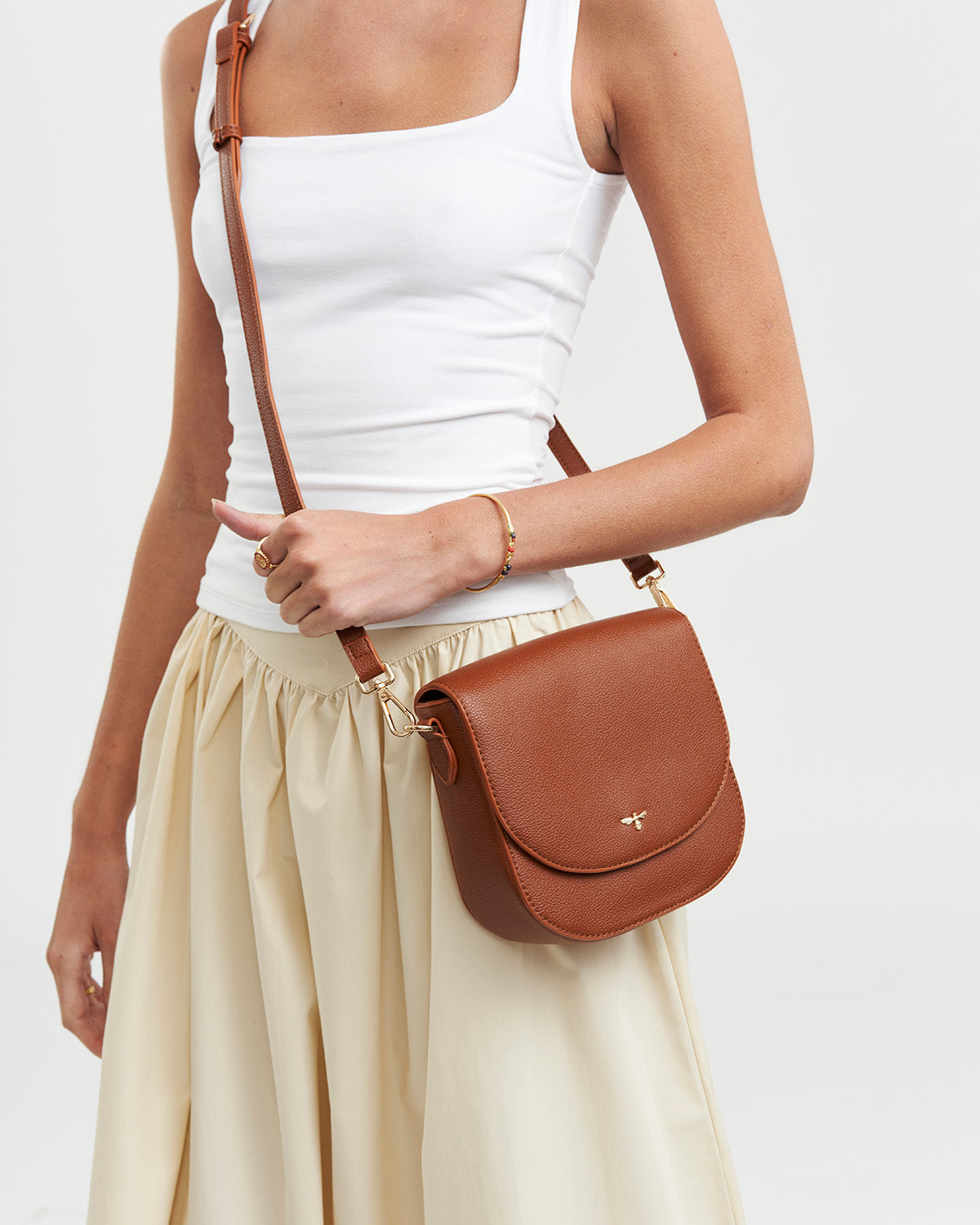 fable-england-beth-saddle-crossbody-tasche-tan-kunstleder image 2