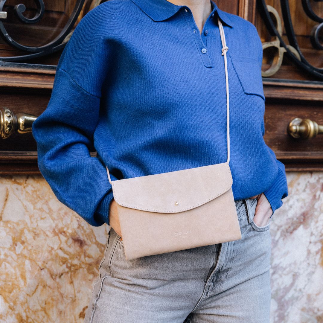 ann-kurz-cute-clutch-umh-ngetasche-wildleder-karamell image 2