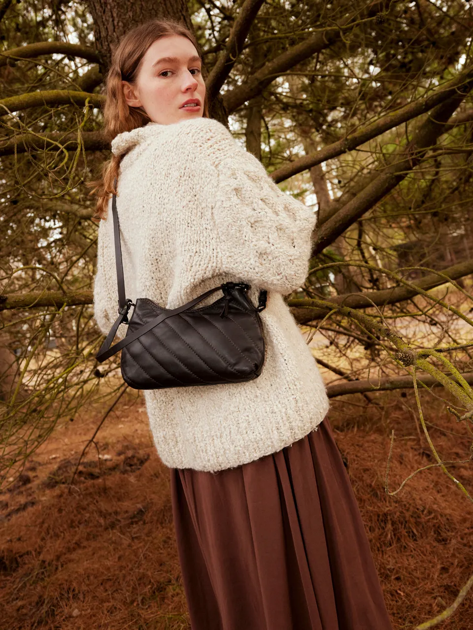 becks-ndergaard-quilla-ellie-umh-ngetasche-chocolate-leder image 1