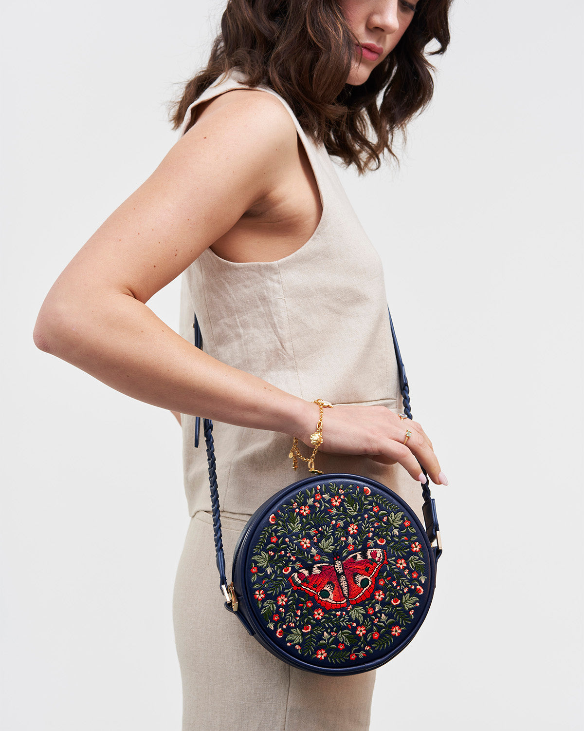 fable-england-chloe-butterfly-circle-bag-navy-umh-ngetasche image 2