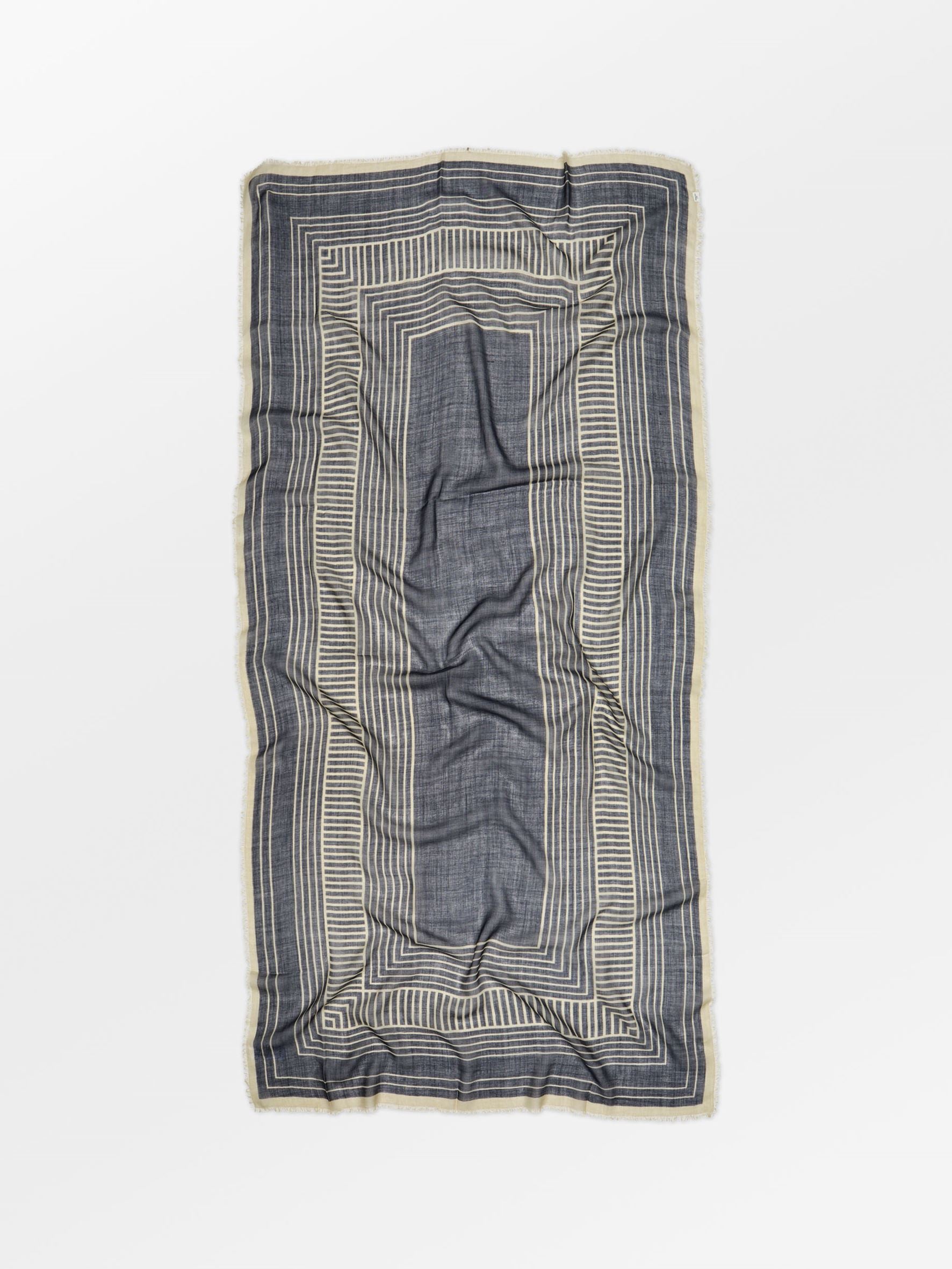 becks-ndergaard-anniea-woo-schal-wolle-navy-blue-100x200 image 1