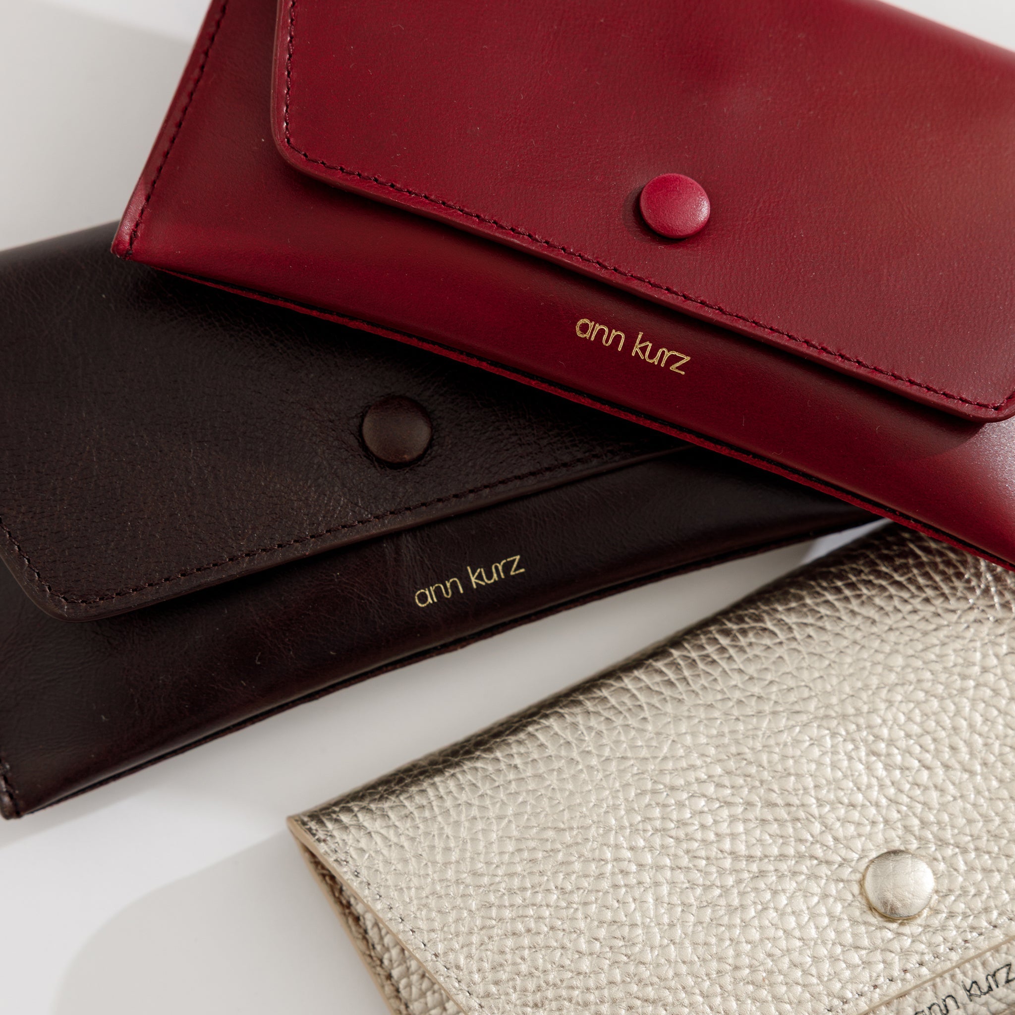 ann-kurz-pretty-envelope-geldb-rse-shiny-nappa-rosso-leder image 3