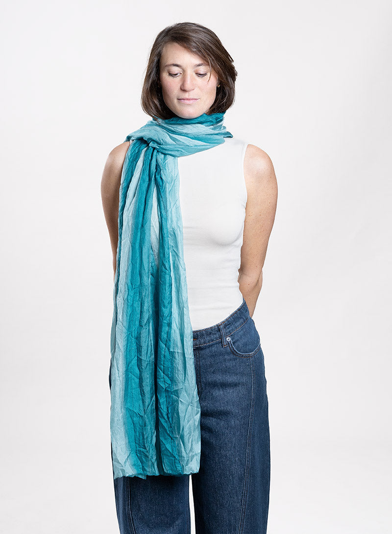 djian-pattee-schal-reine-seide-blau-batik-gestreift image 1