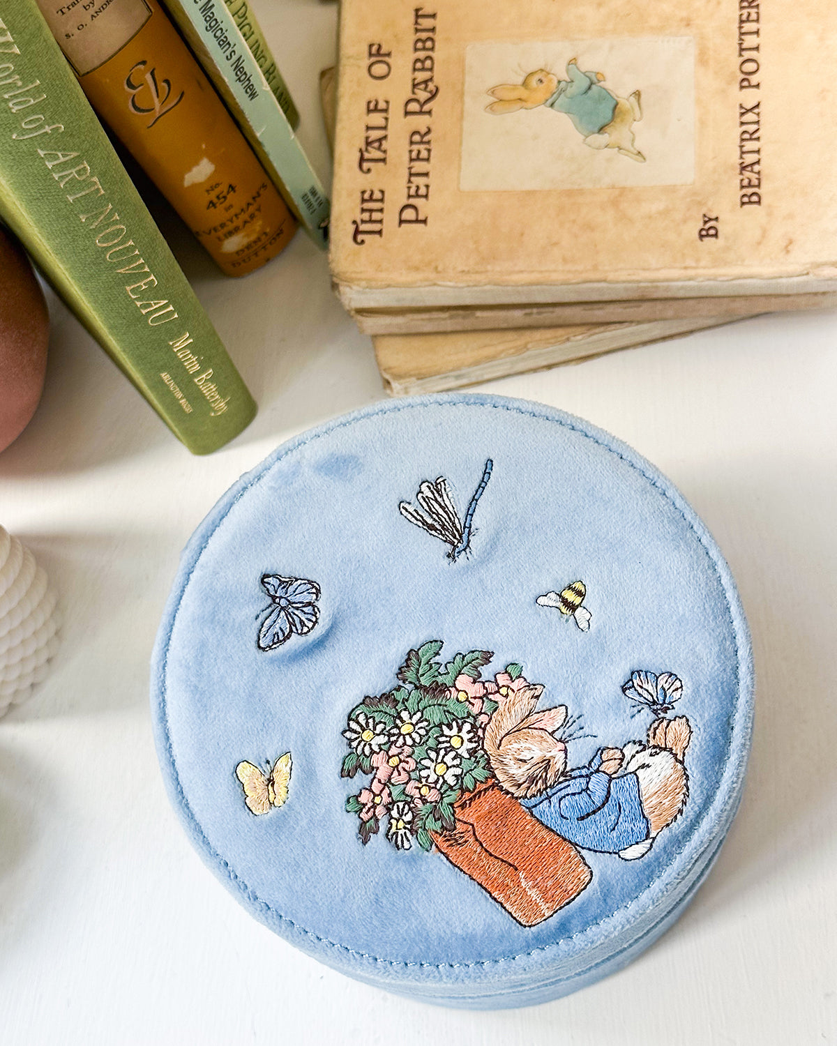 fable-england-x-peter-rabbit-schmuckk-stchen-blau-samt-rund image 8