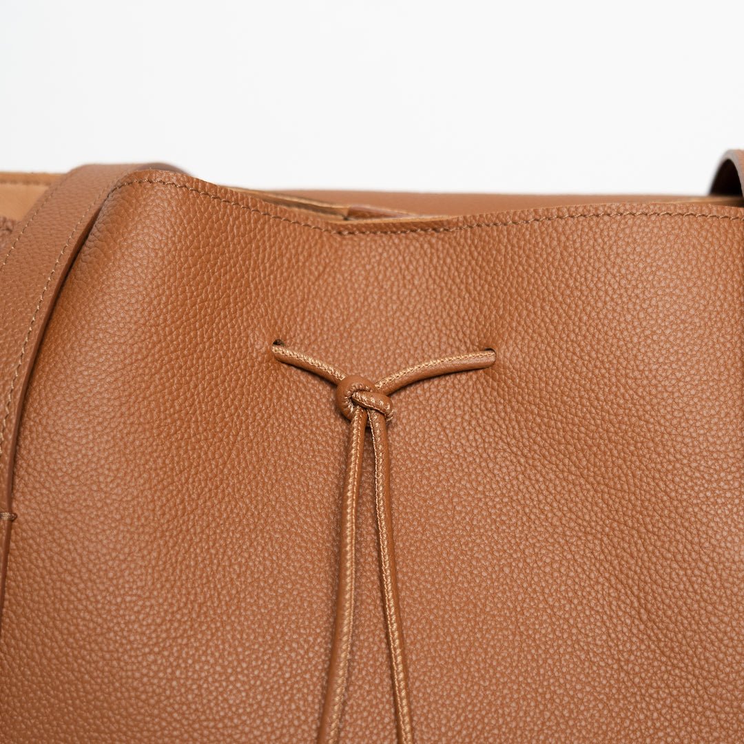 ann-kurz-the-greatest-shopper-shopper-grain-leather-brown-laptop image 5