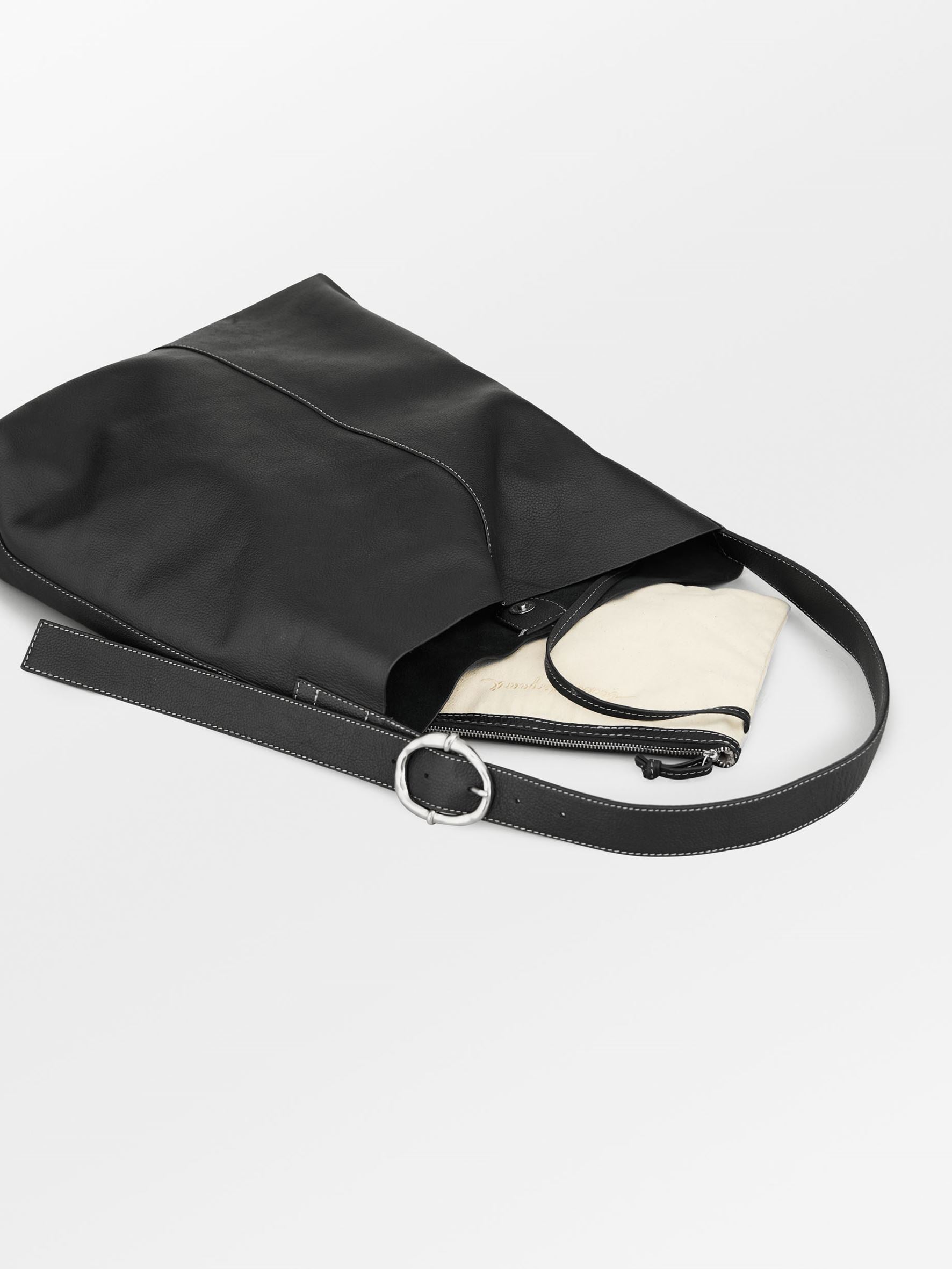 becks-ndergaard-grain-mae-buckle-tasche-schwarz-32x40 image 3