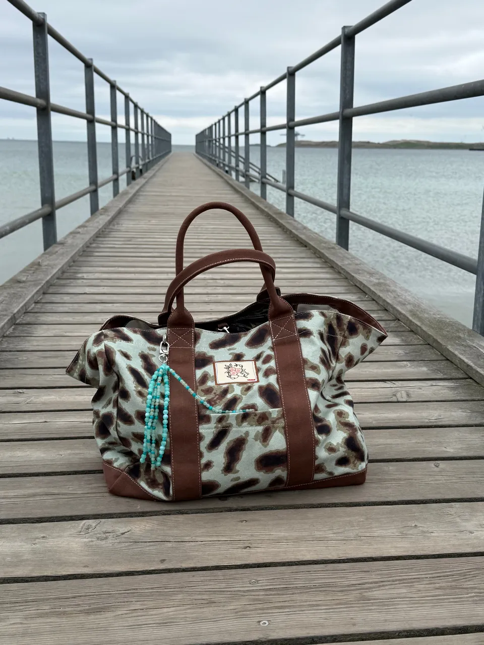 becks-ndergaard-leola-canvas-camila-tasche-aqua-gray-leo image 1