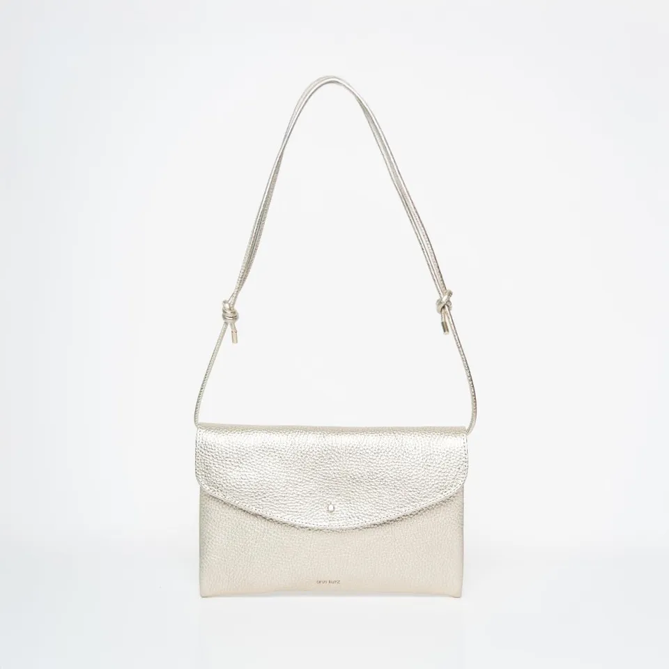 ann-kurz-cute-clutch-tasche-metallic-champagner-leder image 1
