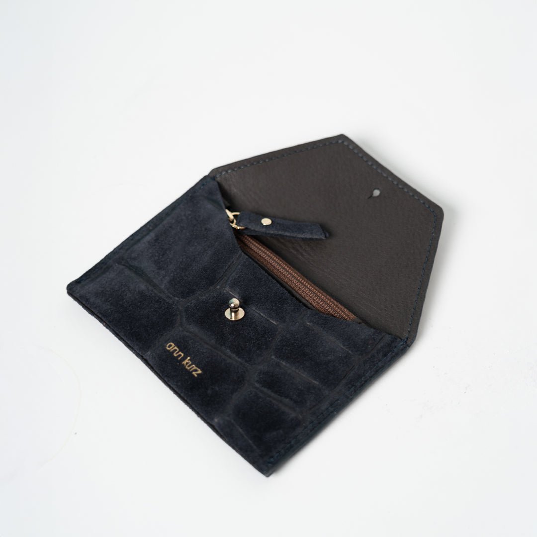 ann-kurz-tiny-envelope-geldb-rse-navy-kroko-wildleder image 2