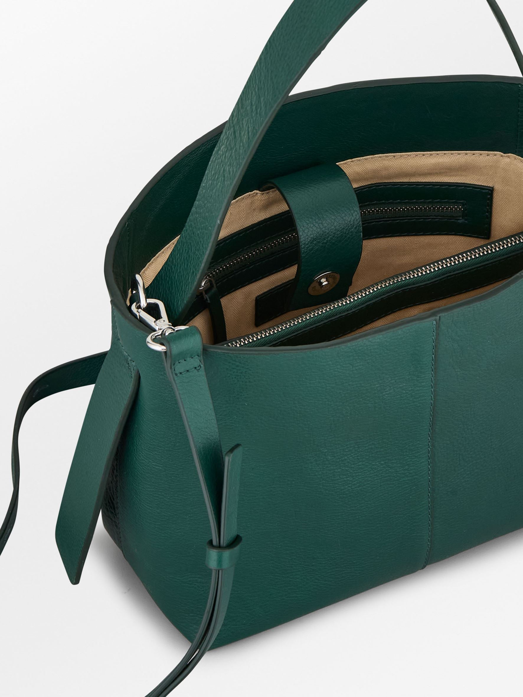 becks-ndergaard-grain-fraya-small-tasche-topiary-green-leder image 3