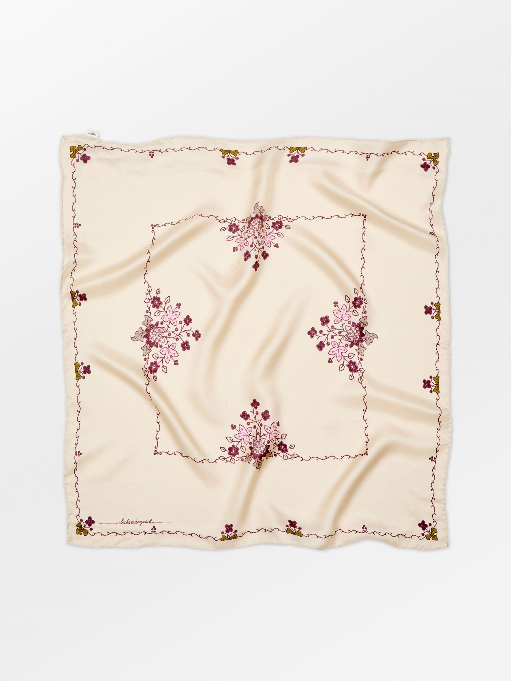 becks-ndergaard-scarves-brodaria-sia-scarf-seidentuch-65x65 image 1