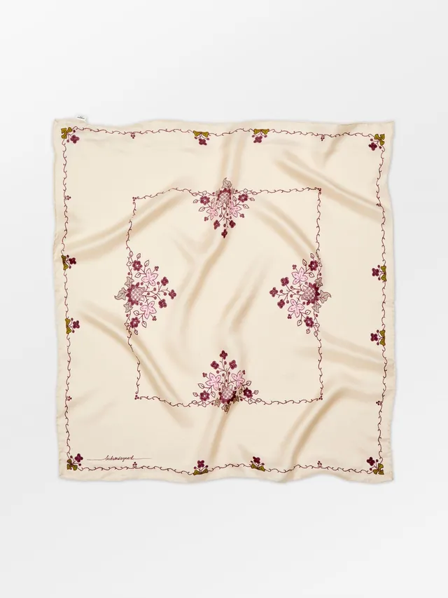 becks-ndergaard-scarves-brodaria-sia-scarf-seidentuch-65x65 image 1