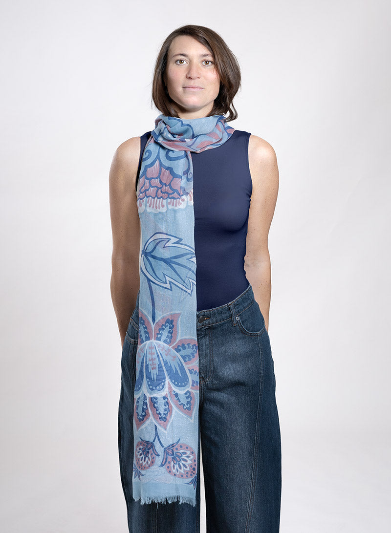 djian-dala-schal-baumwolle-floral-blau-rosa-70x190 image 2