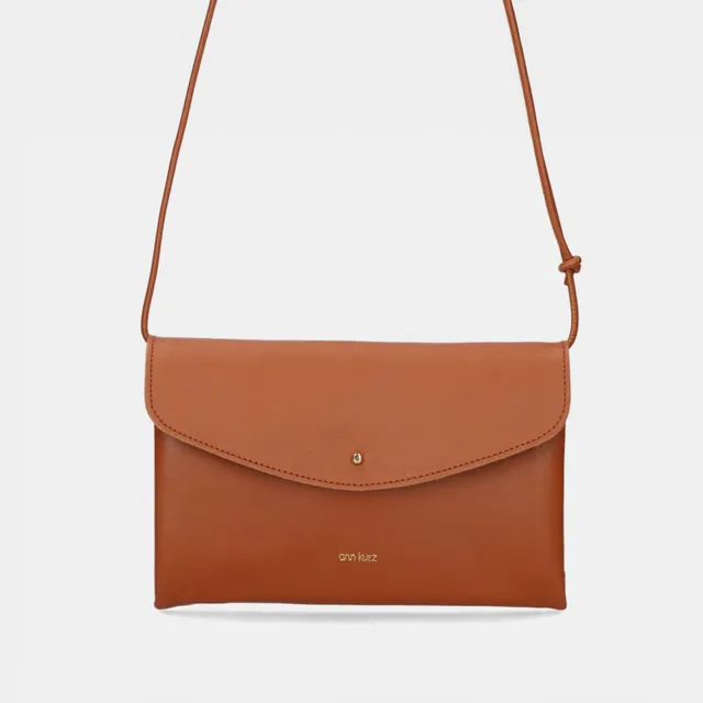 ann-kurz-cute-clutch-clutch-nappa-cuero image 1