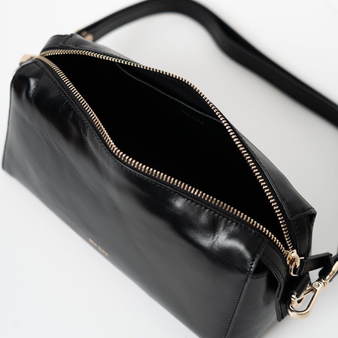 ann-kurz-light-shoulder-schultertasche-schwarz-gold-leicht image 3