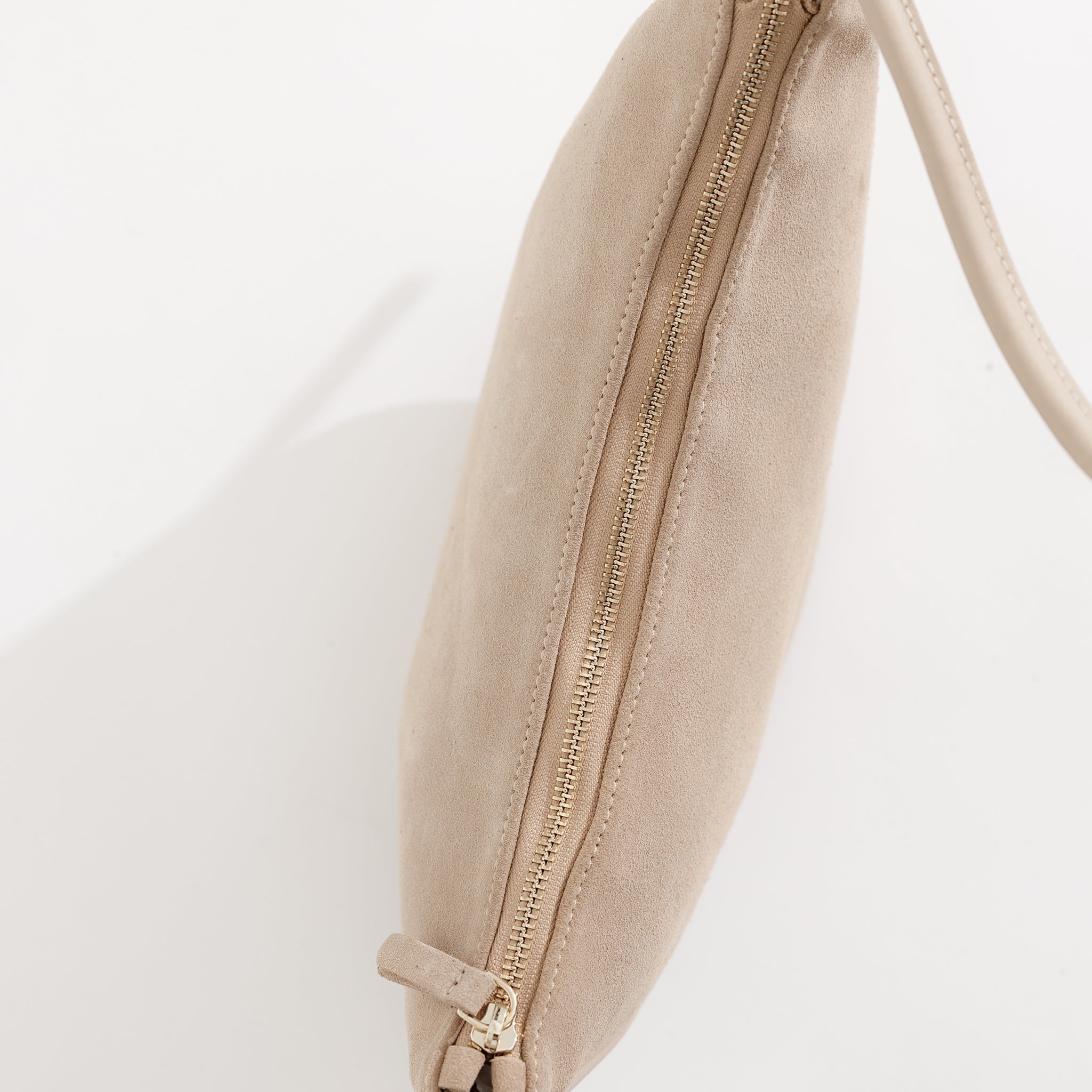 ann-kurz-half-moon-wildleder-umh-ngetasche-caramelo-beige image 2