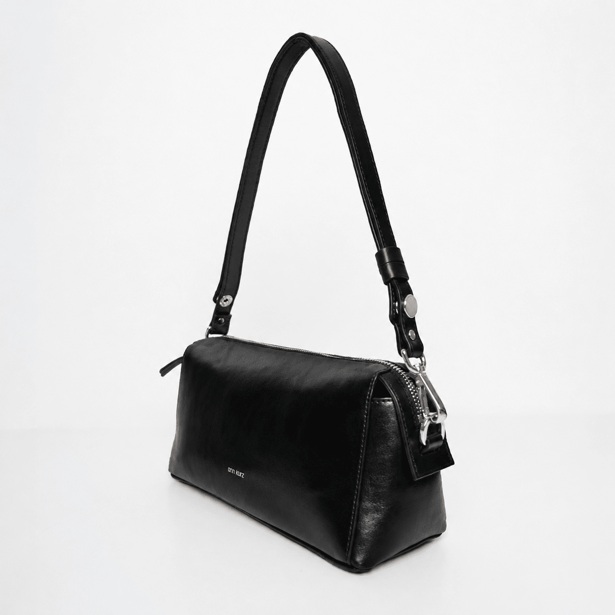 ann-kurz-light-shoulder-schultertasche-nappa-schwarz-silber image 2