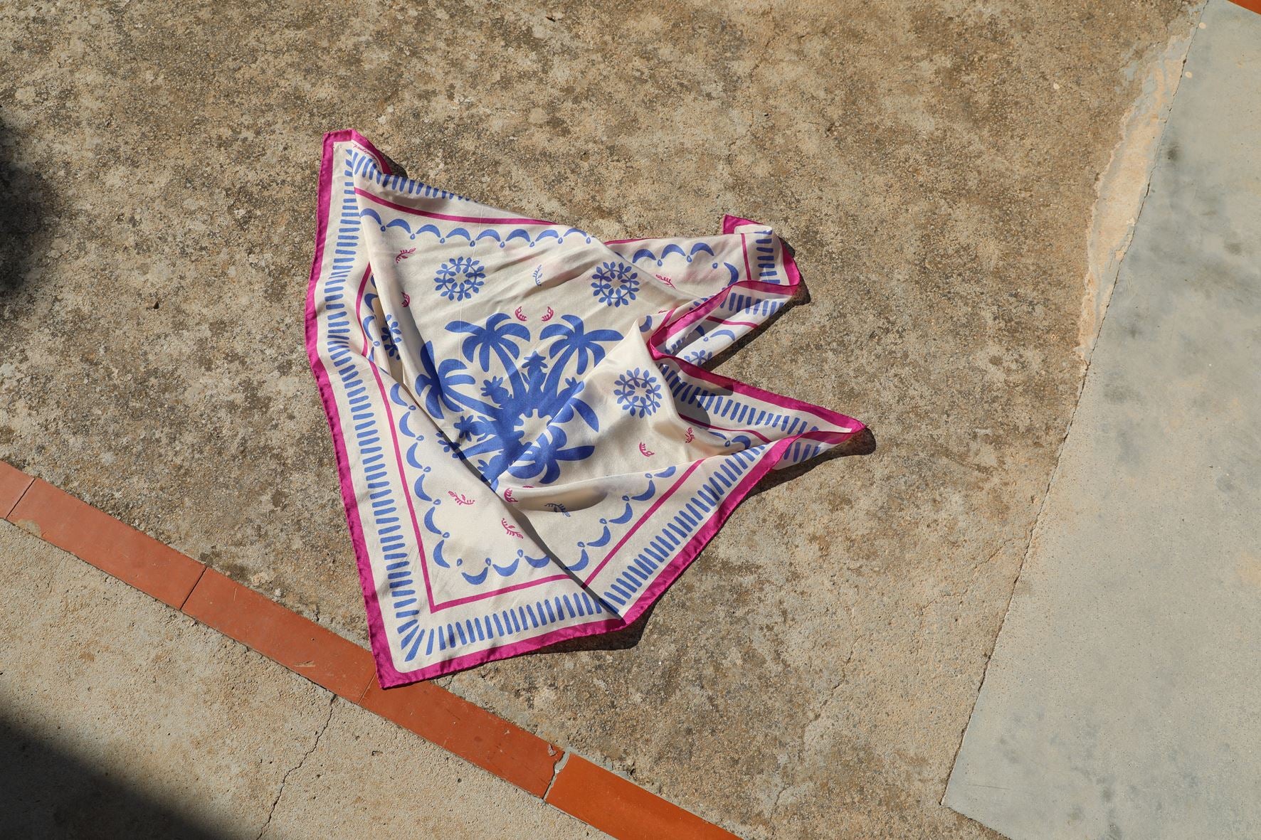 becks-ndergaard-palmira-sia-seidenschal-amparo-blue-65x65 image 6