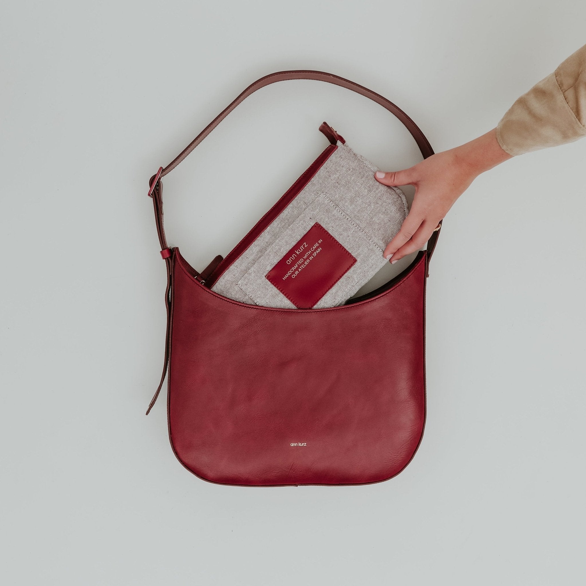 ann-kurz-versatile-hobo-shopper-taupe-patent-verstellbar image 4