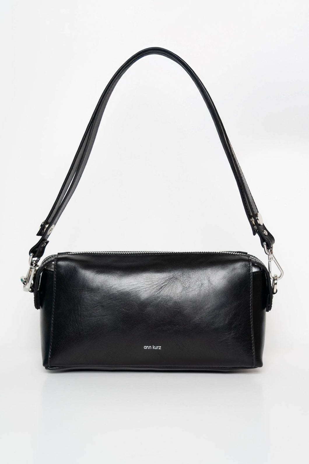 ann-kurz-light-shoulder-schultertasche-nappa-schwarz-silber image 1