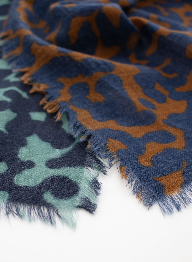 djian-edda-schal-merinowolle-stripes-blau-braun image 3