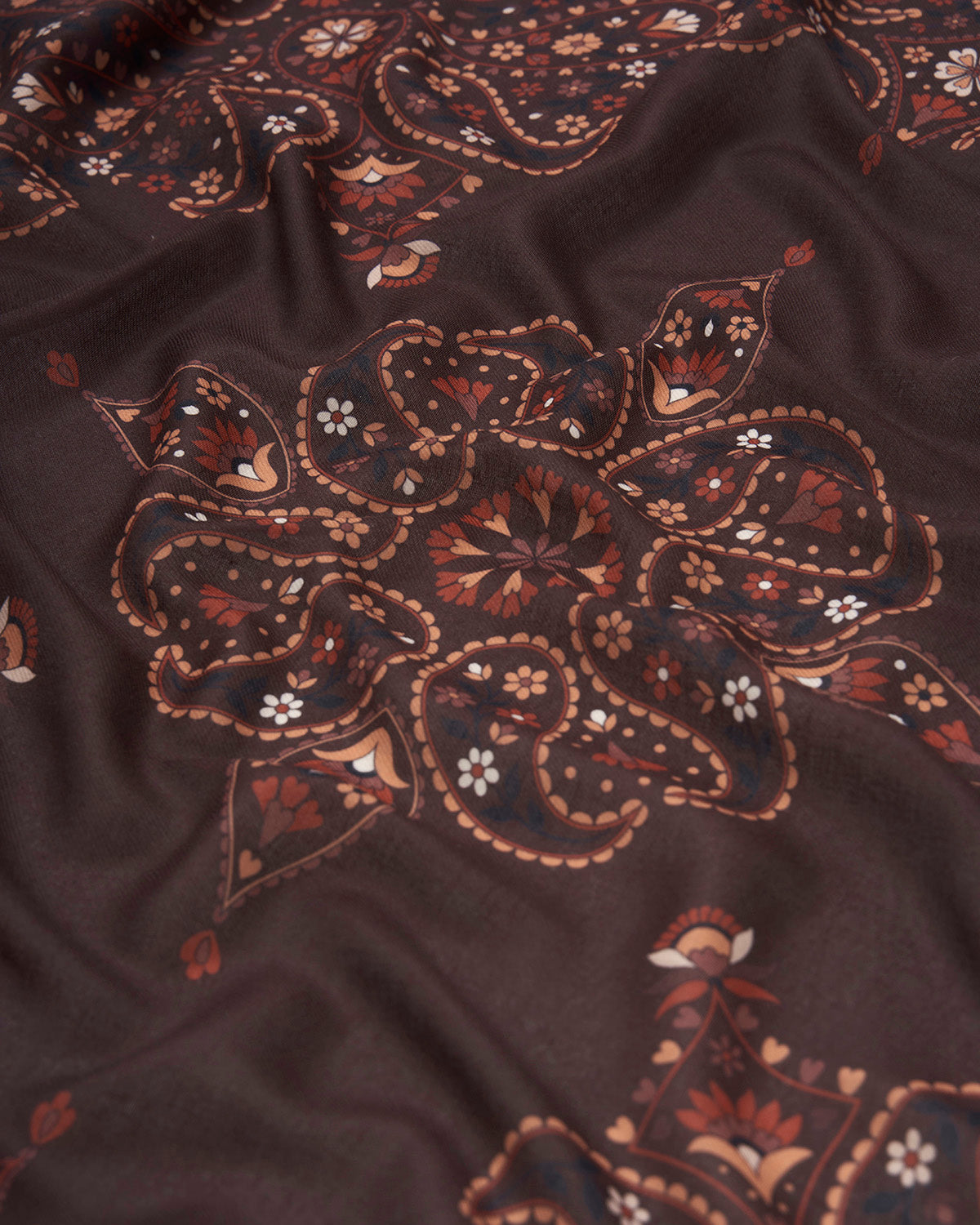 fable-england-eve-paisley-pashmina-schal-chocolate-paisley image 4
