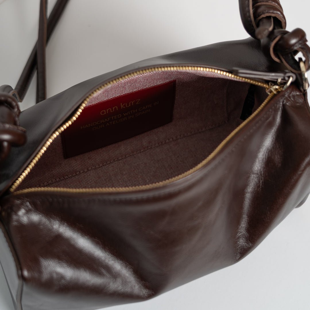 ann-kurz-long-square-schultertasche-shiny-mocha image 2