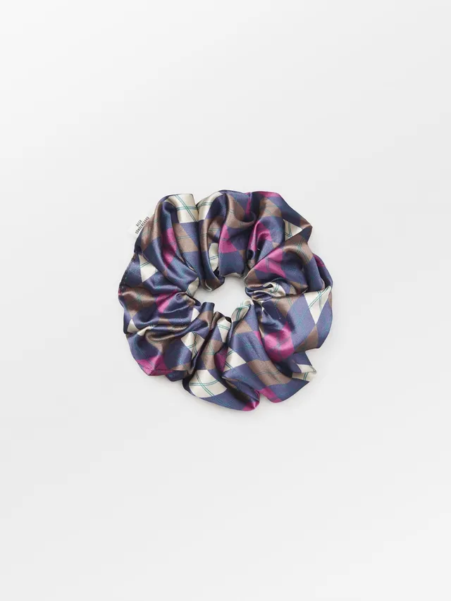 becks-ndergaard-argyle-luster-scrunchie-navy-19-cm image 1