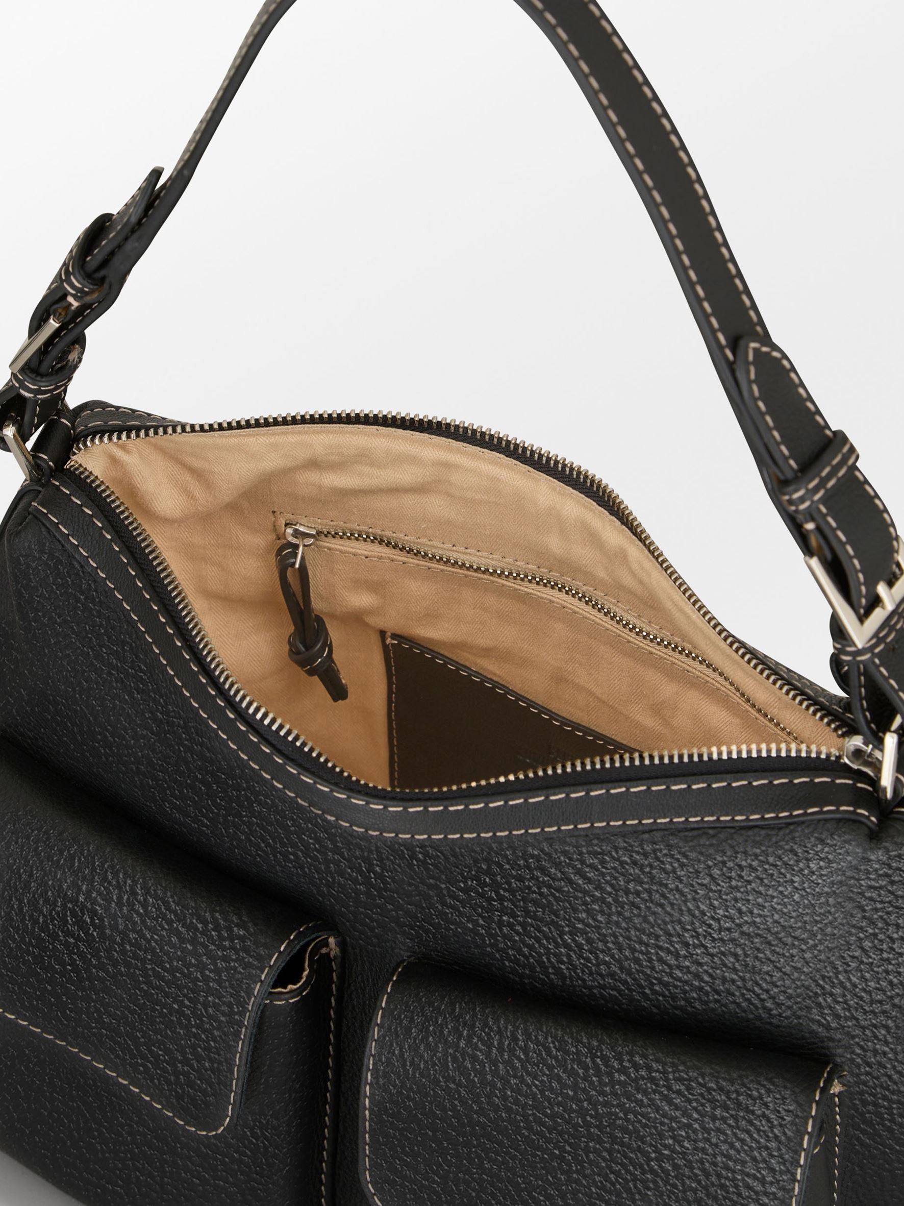 becks-ndergaard-grain-ginni-medi-pocket-tasche-black-leder image 3