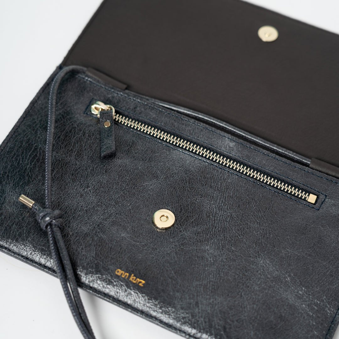 ann-kurz-thin-clutch-clutch-lackleder-navy image 2