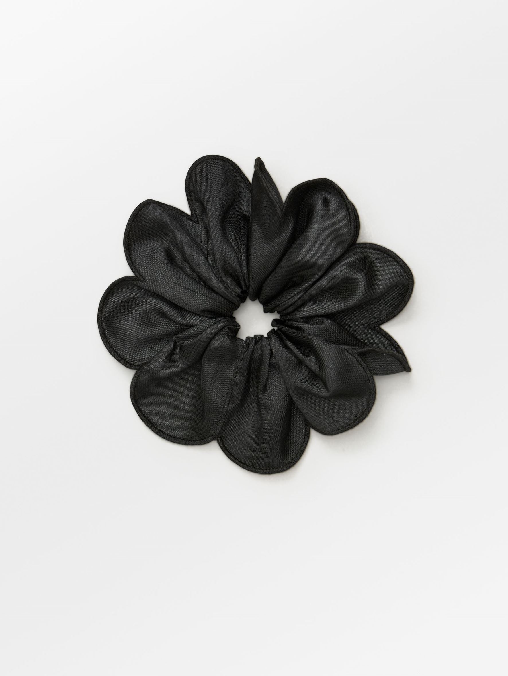 becks-ndergaard-accessories-tila-scrunchie-haargummi-schwarz image 2