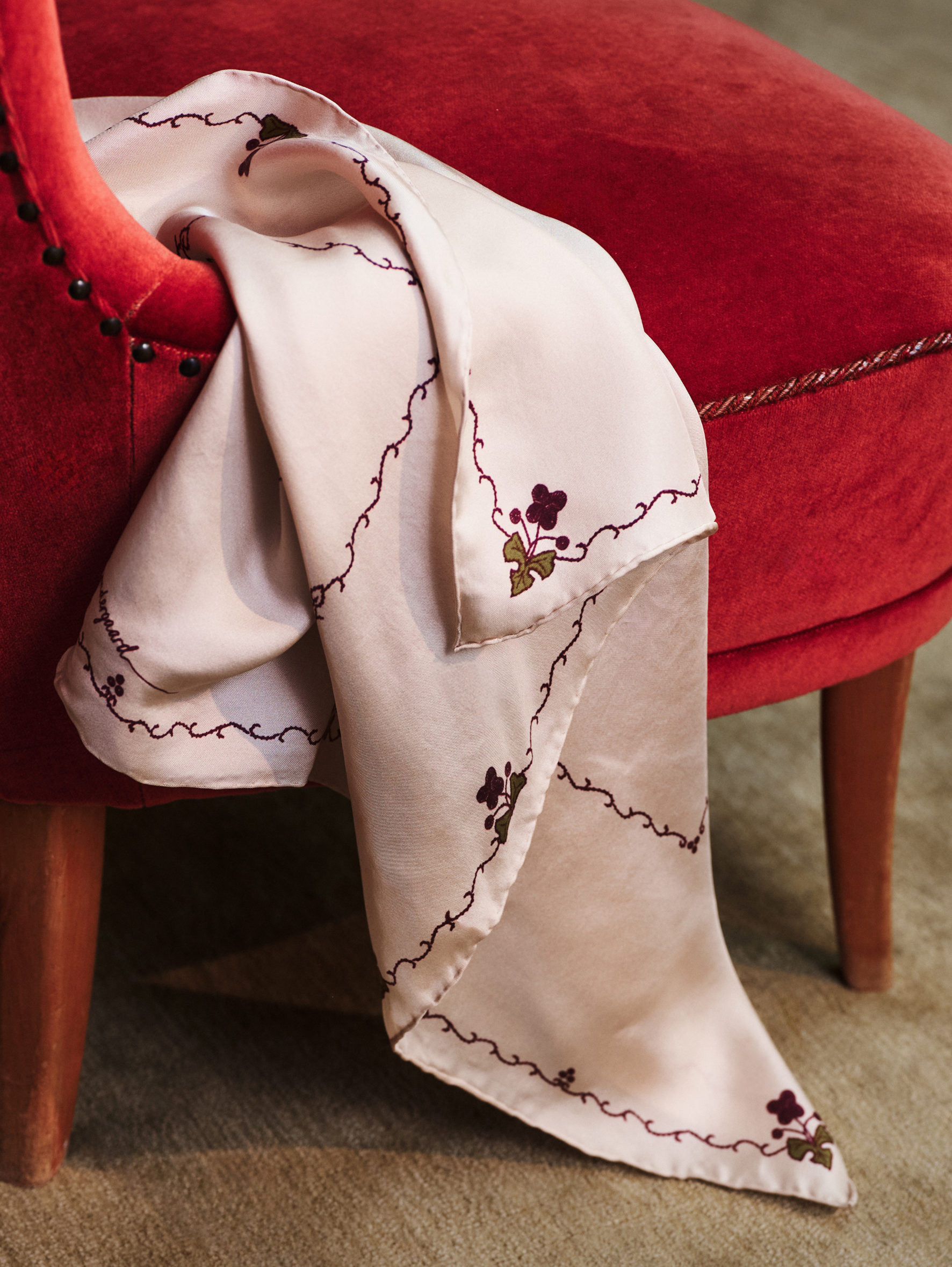 becks-ndergaard-scarves-brodaria-sia-scarf-seidentuch-65x65 image 4