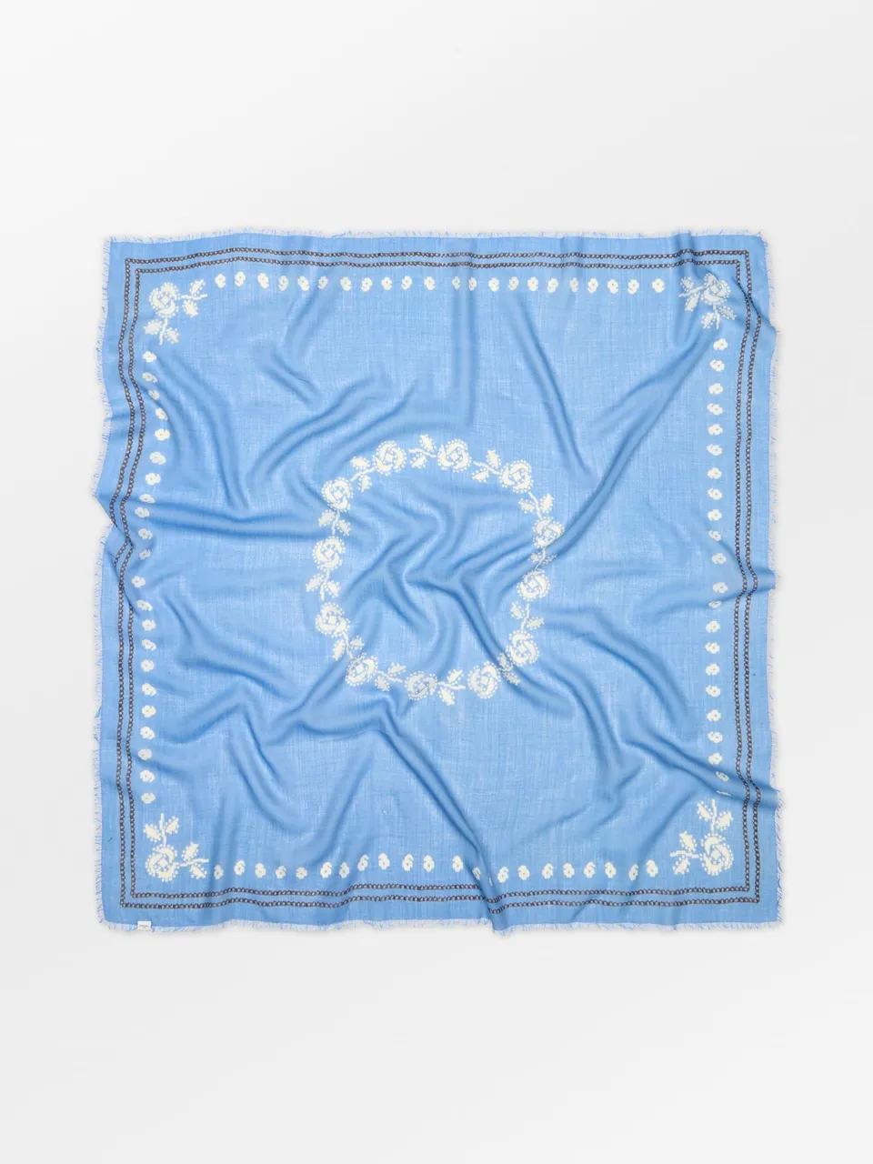 becks-ndergaard-bloom-siw-schal-seide-wolle-blau-110x110 image 1