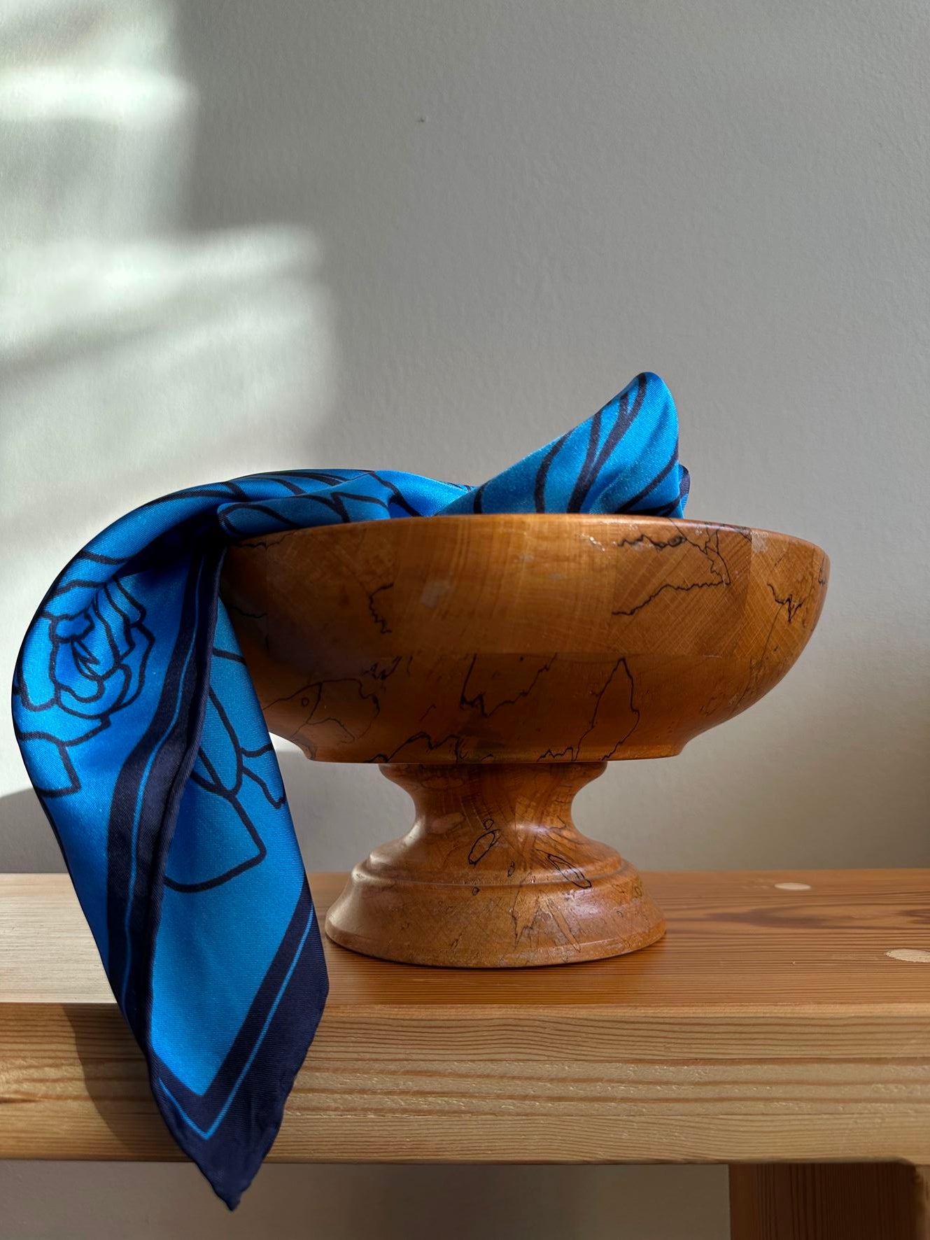 becks-ndergaard-stencia-tulip-sia-tuch-seide-azure-blue-65x65 image 3