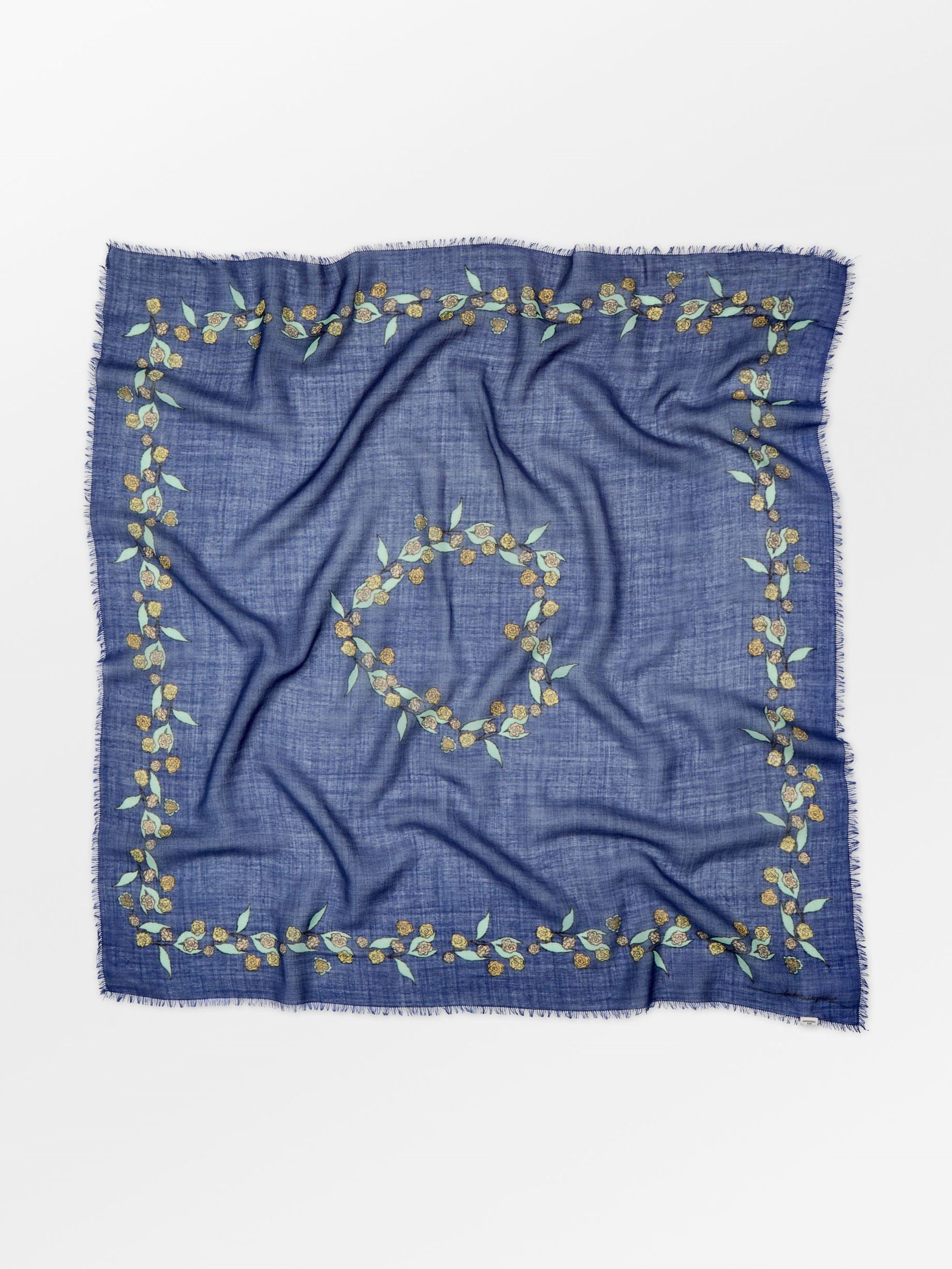 becks-ndergaard-carna-woo-schal-purple-dusk-90x90-wolle image 1