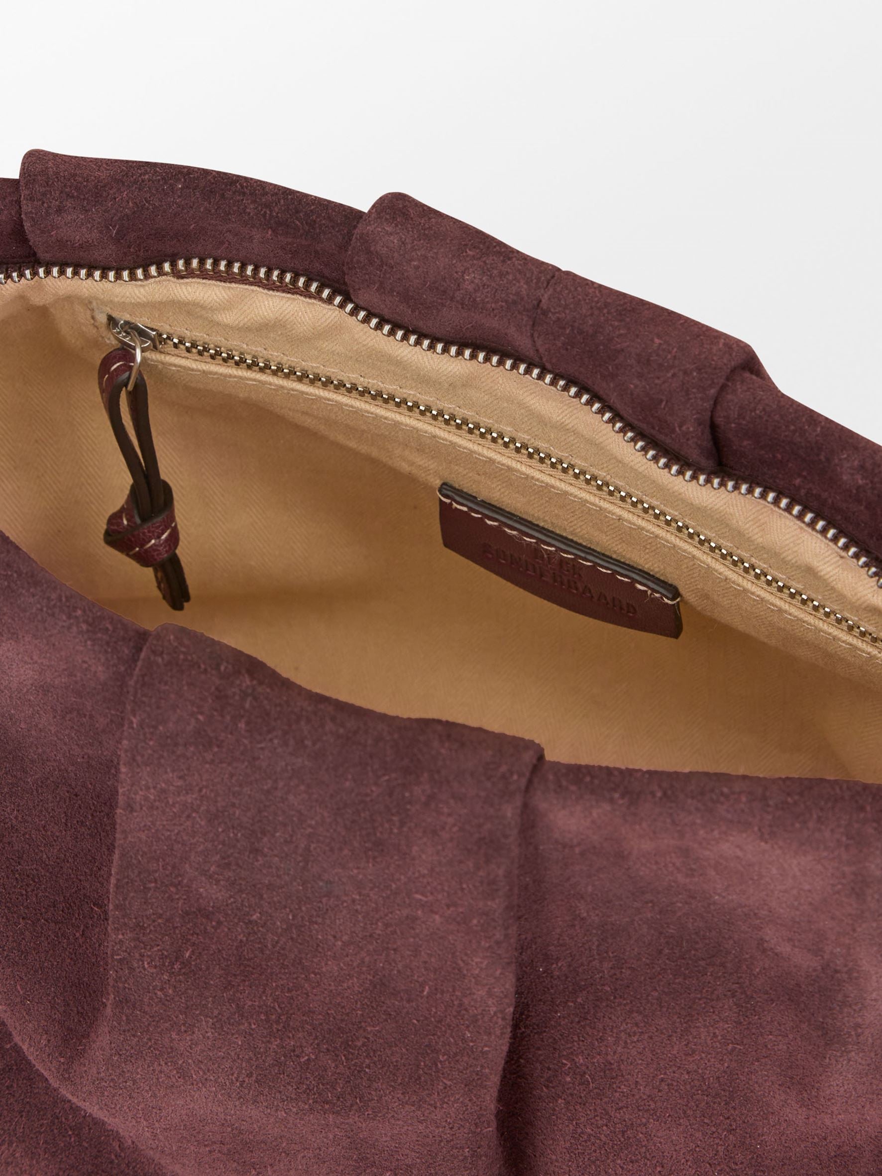 becks-ndergaard-suede-clutch-bag-abendtasche-braun-30x20 image 3