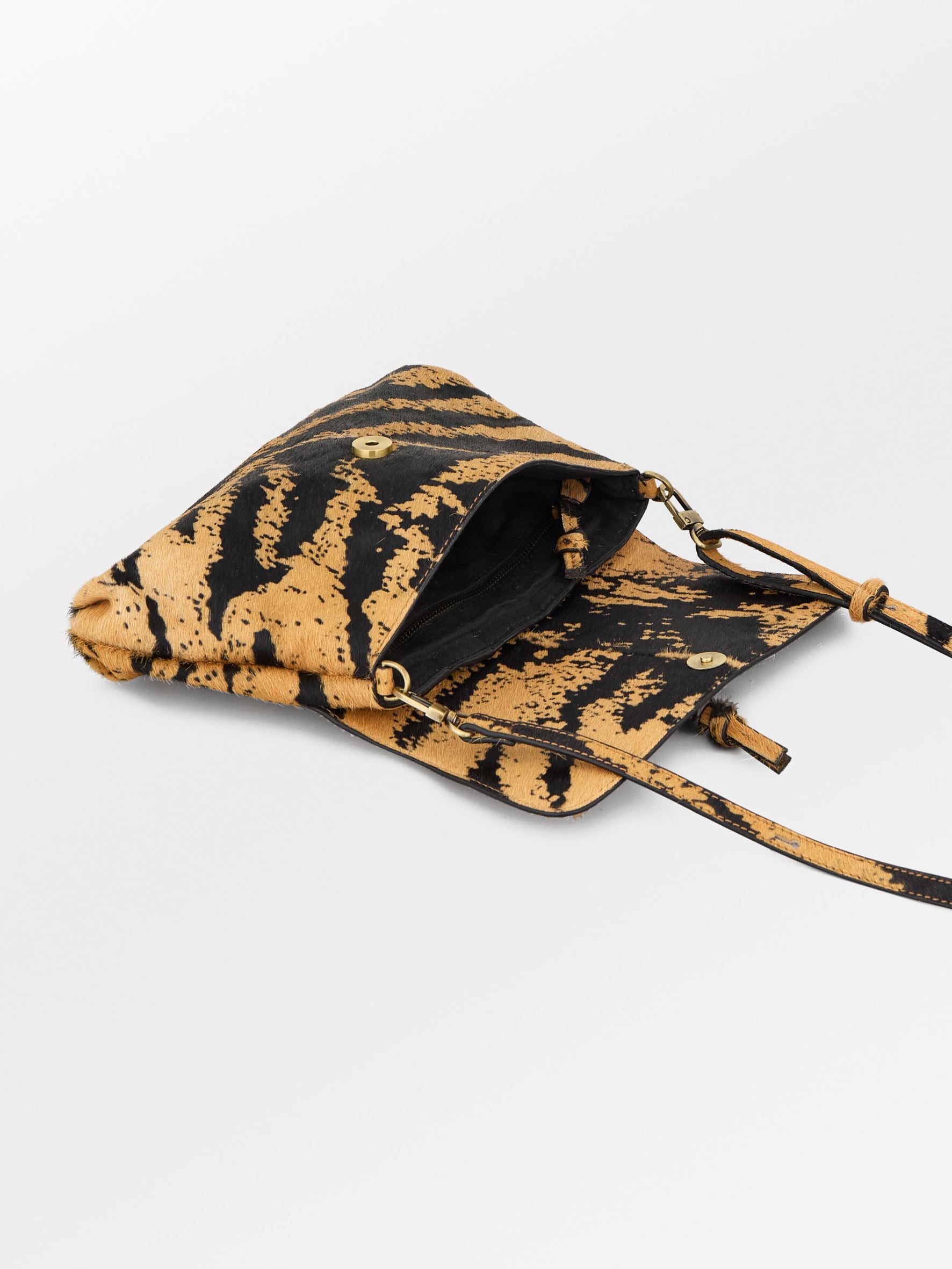 becks-ndergaard-tigarea-bonita-flap-bag-tasche-braun-leder image 3