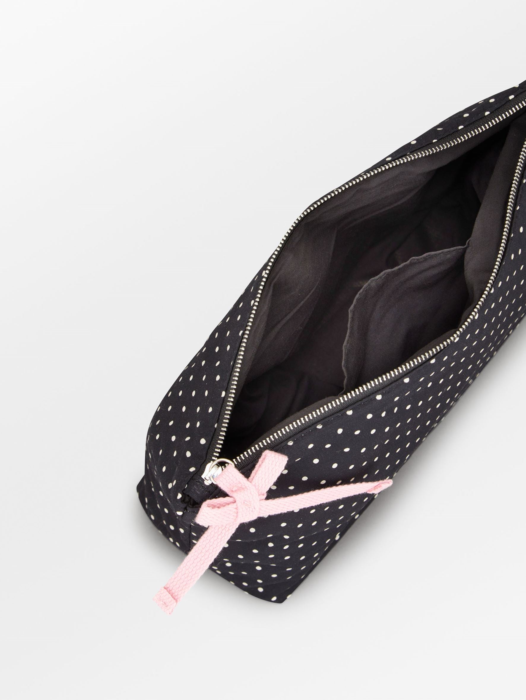 becks-ndergaard-dot-pouch-kosmetiktasche-schwarz-punkte image 2
