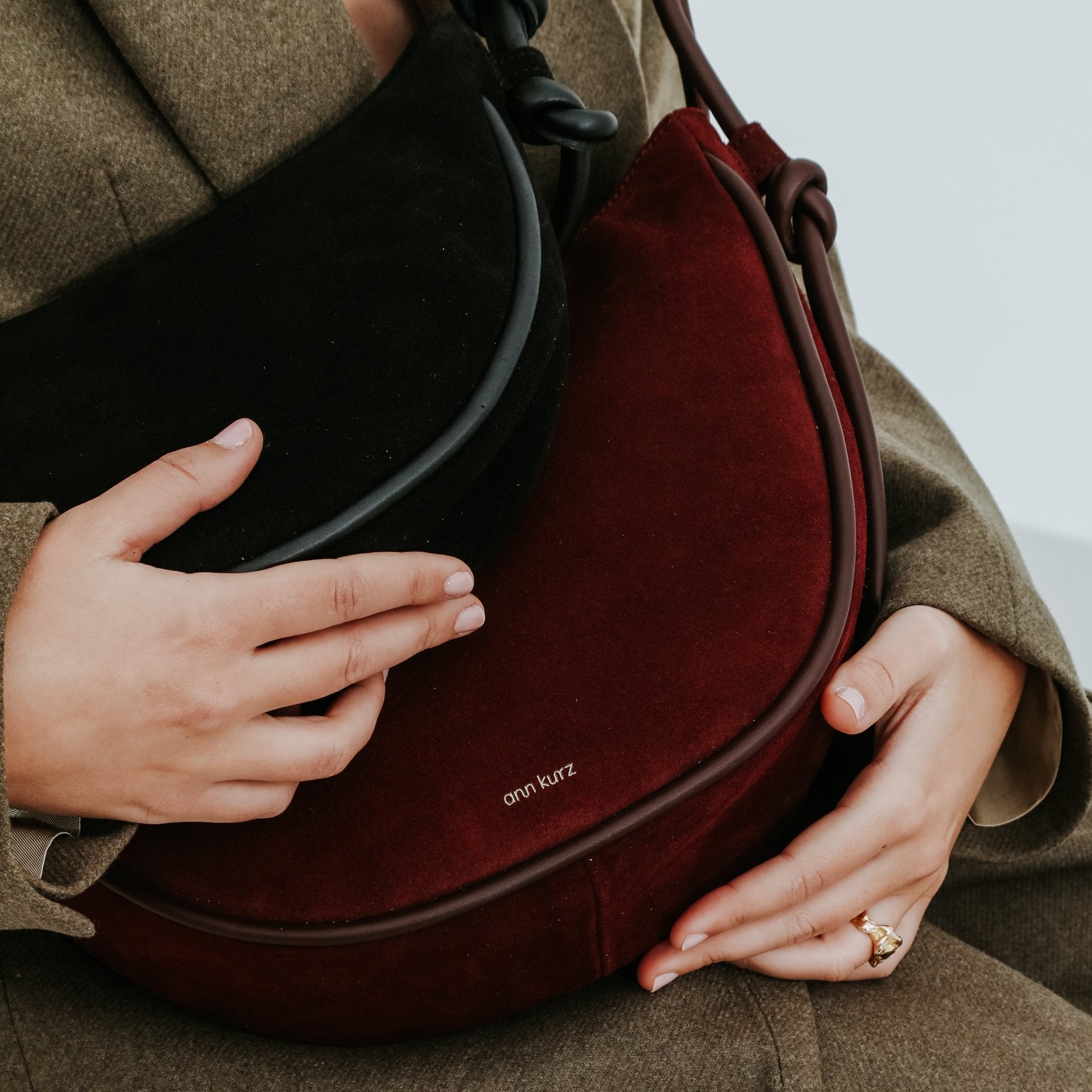 ann-kurz-mini-half-moon-umh-ngetasche-suede-burgundy image 5